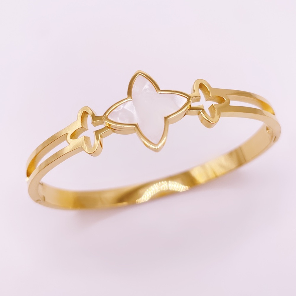 Elegant Gold Bracelet